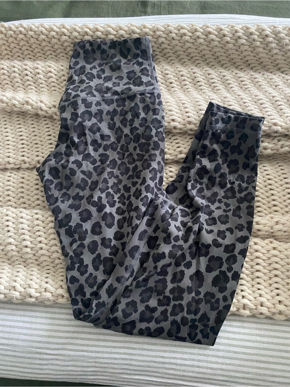 lululemon athletica Black and Gray Leopard Print High-Rise 28” Align Legging